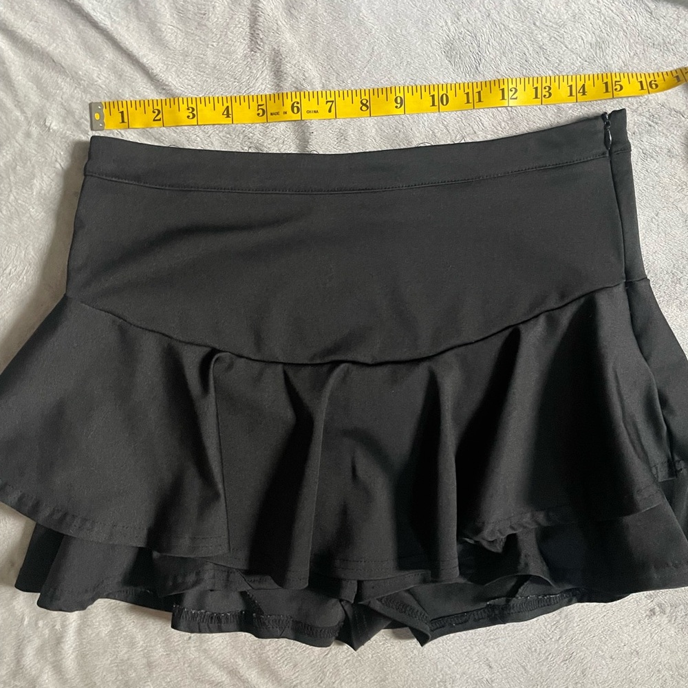 Athletic style pleated skort with zip on side - Picture 2 of 6